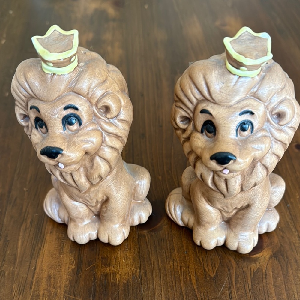 Twin Winton Salt and Pepper Shaker Lions